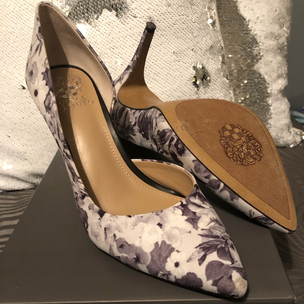 Vince Camuto black/white floral pumps